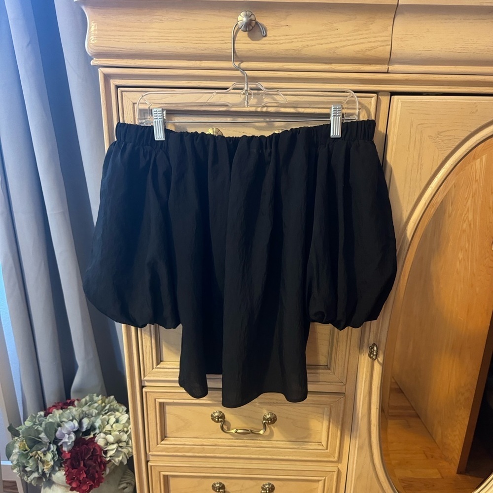 H&M Black Off The Shoulder Pull Sleeve Blouse
